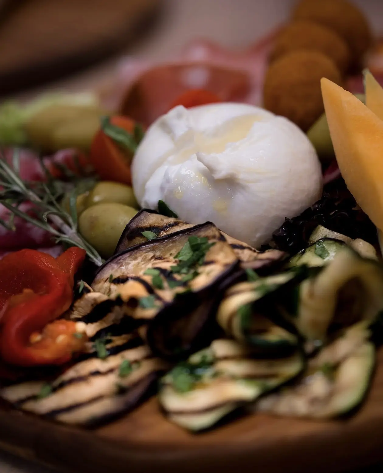 Burrata und gegrilltes Gemüse bei Raoul’s
